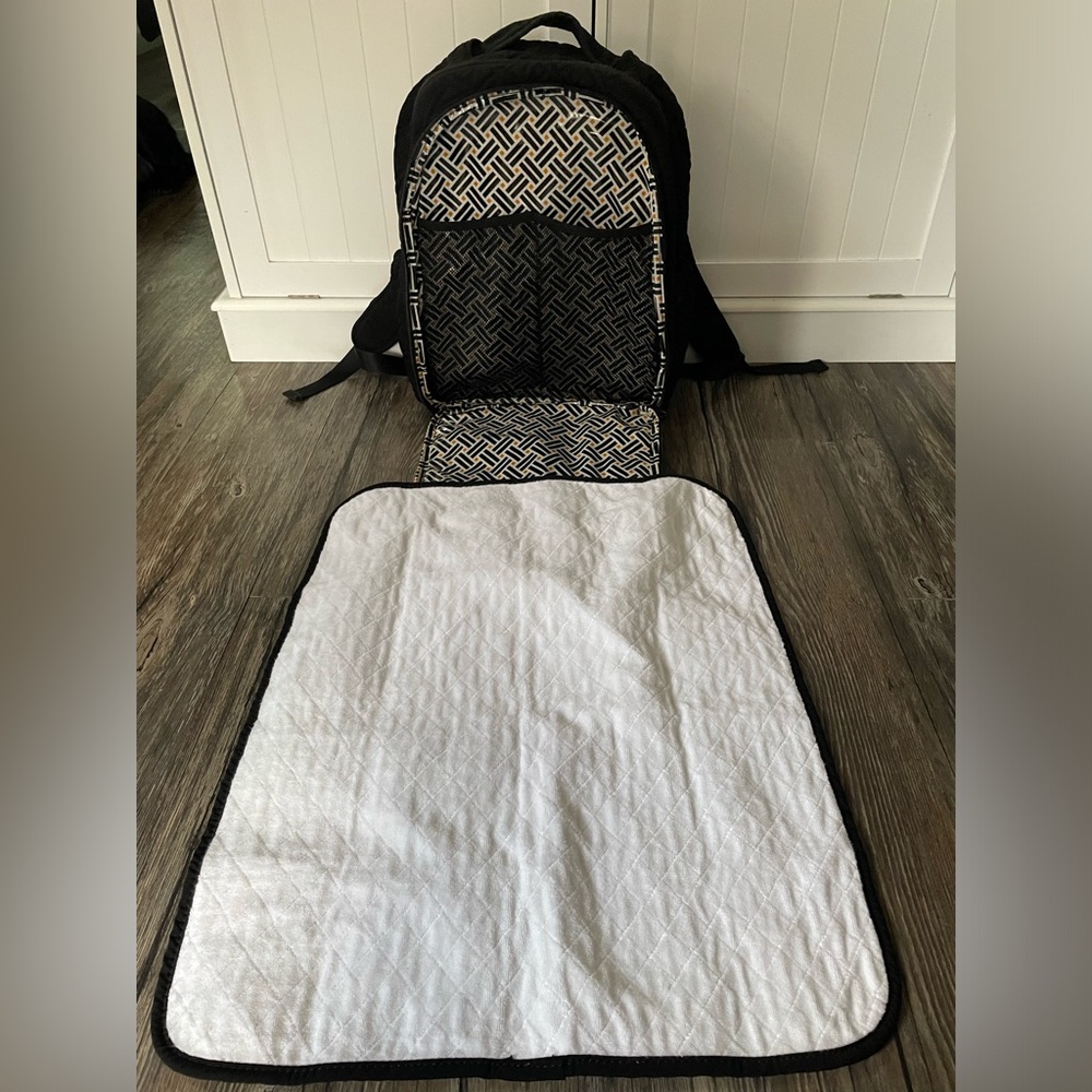 Vera Bradley Stroll Around Baby Backpack Diaper Bag Black Quilted + Changing Pad - Picture 3 of 10